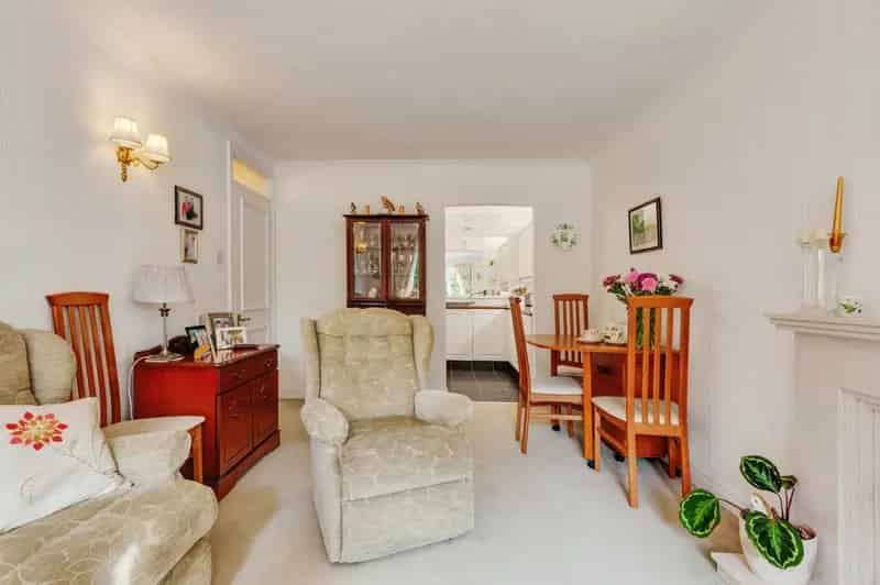 Modern Retirement Apartment in Knutsford - No Onward Chain