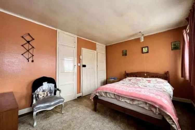 3 Bedroom Semi-Detached House for Sale Manor Park