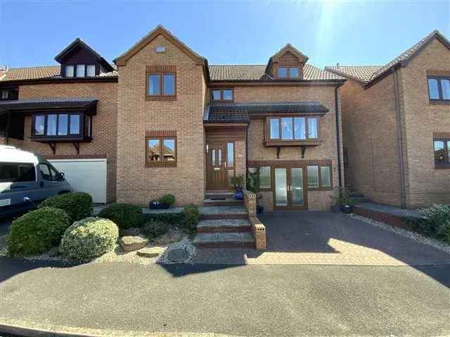 5 bedroom detached house for sale