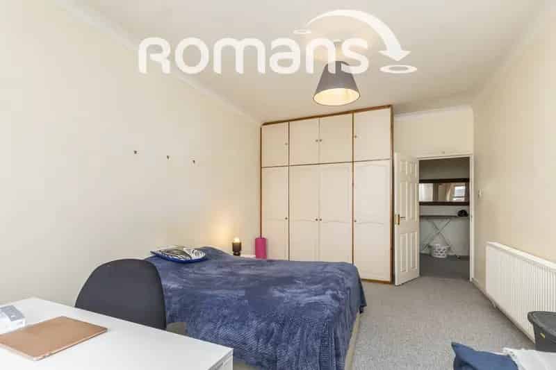 2 Bedroom Flat Redland Available Now