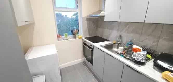 1 Room Studio Flat 35m² Near Perivale Tube London