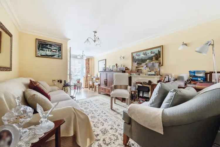 Spacious One Bedroom Retirement Flat Near Shops and Bus Routes