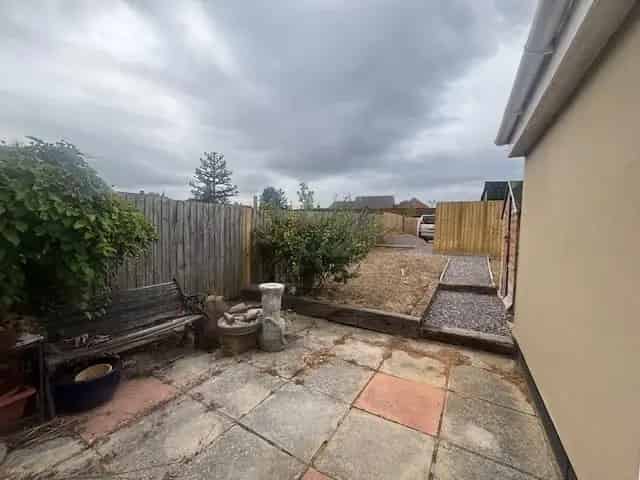 One Bedroom Flat with Private Garden and Parking Calne