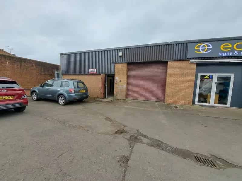 Industrial Unit For Lease - Steel Frame, 3.3m Eaves