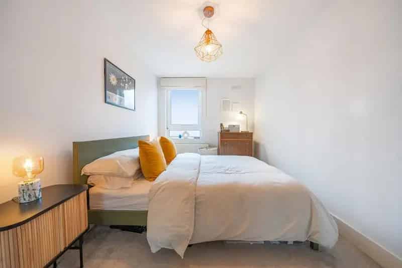 One Bedroom Apartment with Private Garden - Clapham Junction