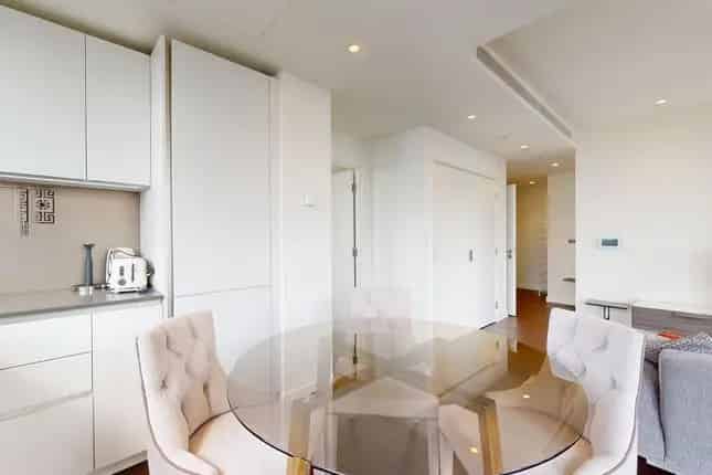 Flat for Sale in Bondway London SW8