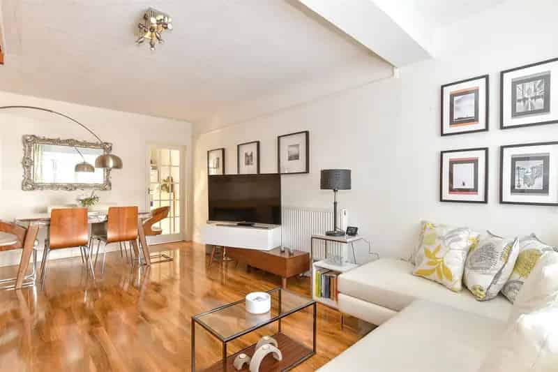 2 Bedroom Terraced House for Sale Near Ilford Station