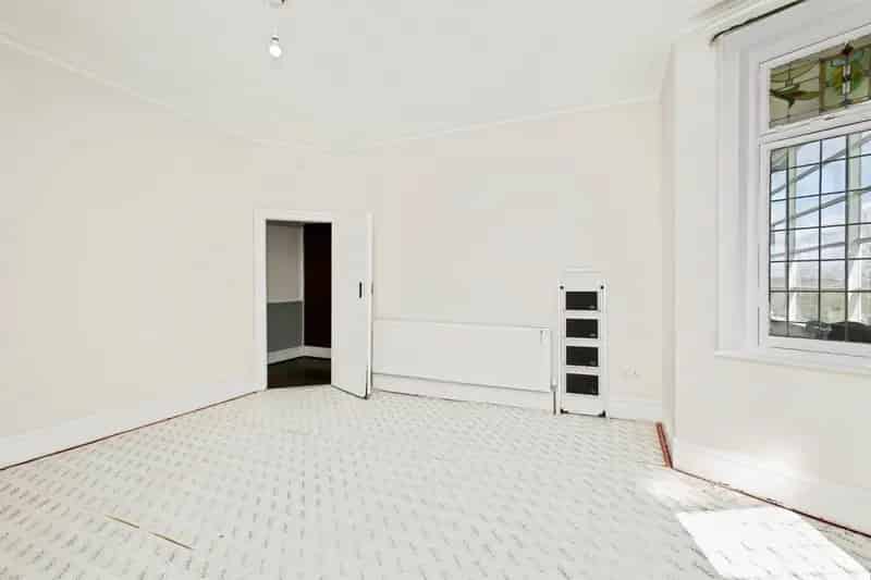 Five Bedroom Semi Detached House With Garage