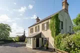 Four Bedroom Detached House with Garden and Garage