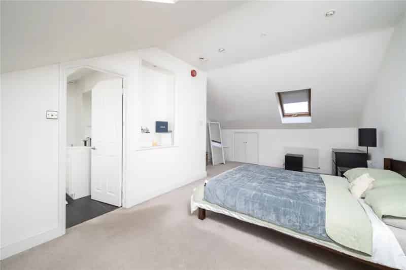 2 Bedroom Victorian Apartment London