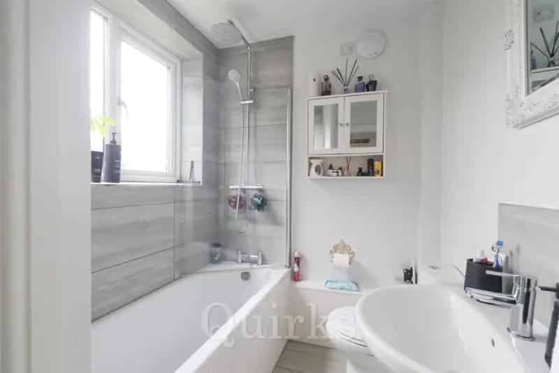 1 Bedroom Maisonette for Sale - Near Shenfield Station