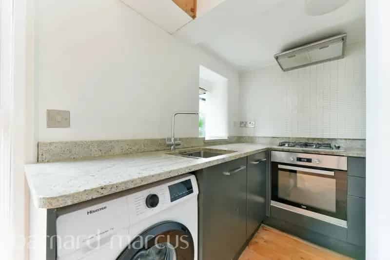 Ground Floor Studio Flat in Period Conversion Palace Road Tulse Hill