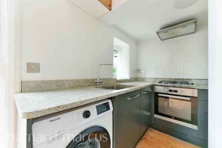 Ground Floor Studio Flat in Period Conversion Palace Road Tulse Hill