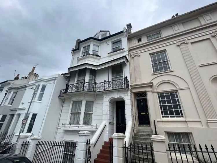 First Floor Studio Apartment near Brighton Station