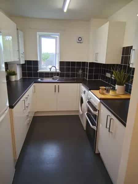 Spacious 2 Bed Flat Near Grays Town Centre