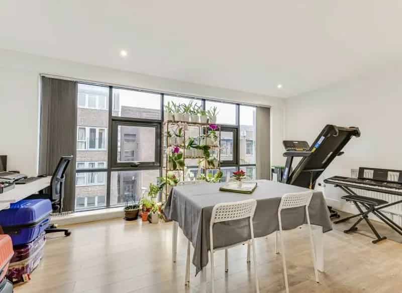 One Bedroom Apartment St Albans City Centre Open Plan Living Excellent Storage