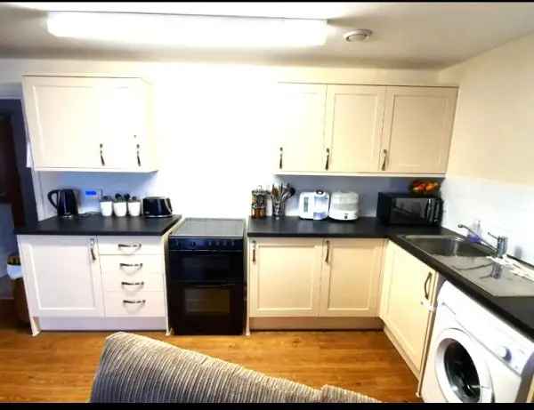 Flat For Rent in Crawley, England