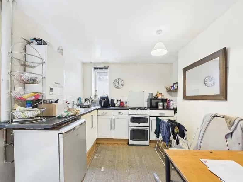 7 Bedroom Apartment Block for Sale in Redland