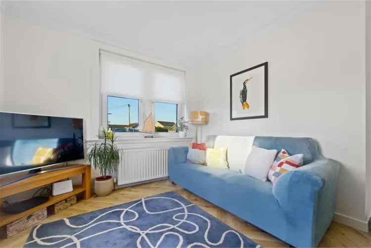 3 Bed Flat - Upper with 1 Reception Room