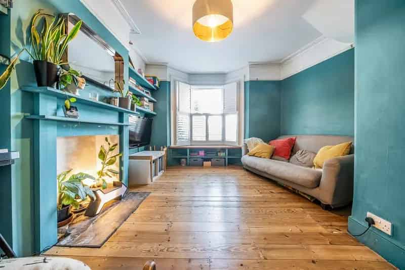 Stunning 3-Bedroom House Near Catford Stations
