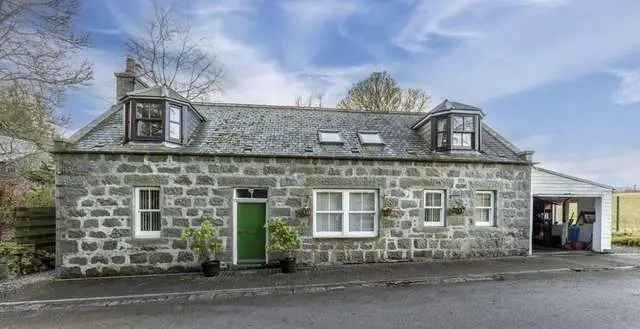 Traditional Granite Cottage with Modern Comforts and Enclosed Garden