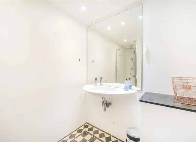 One Bedroom Apartment in Quiet Mews with Private Patio