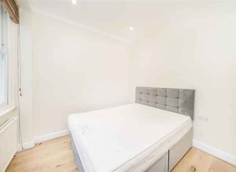 Flat For Sale in London, England