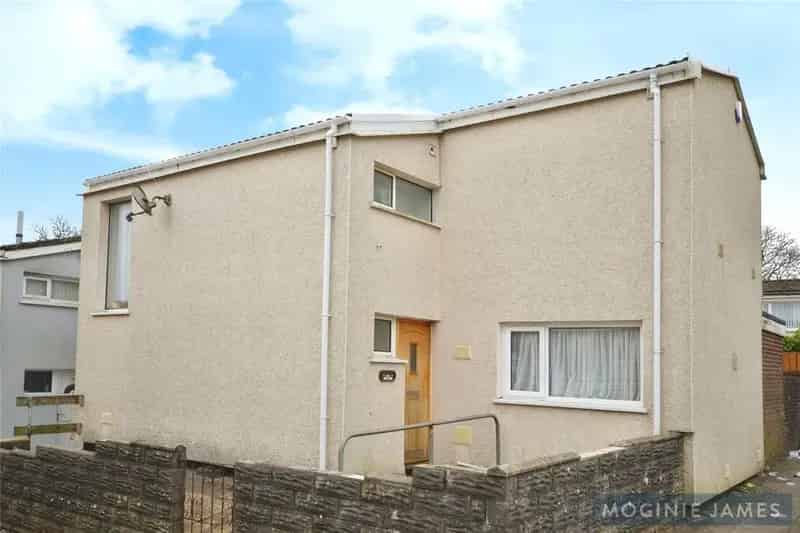 3 Bedroom Terraced House For Sale Near Green Spaces