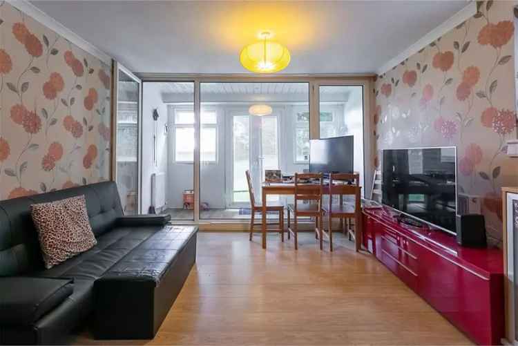 2 Bed Flat - Ground Floor with 1 Reception Room