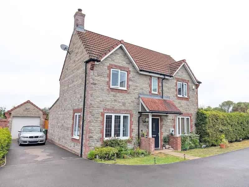 4 Bedroom Detached House For Sale