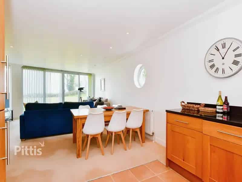 3 Bedroom Ground Floor Apartment with Sea Views