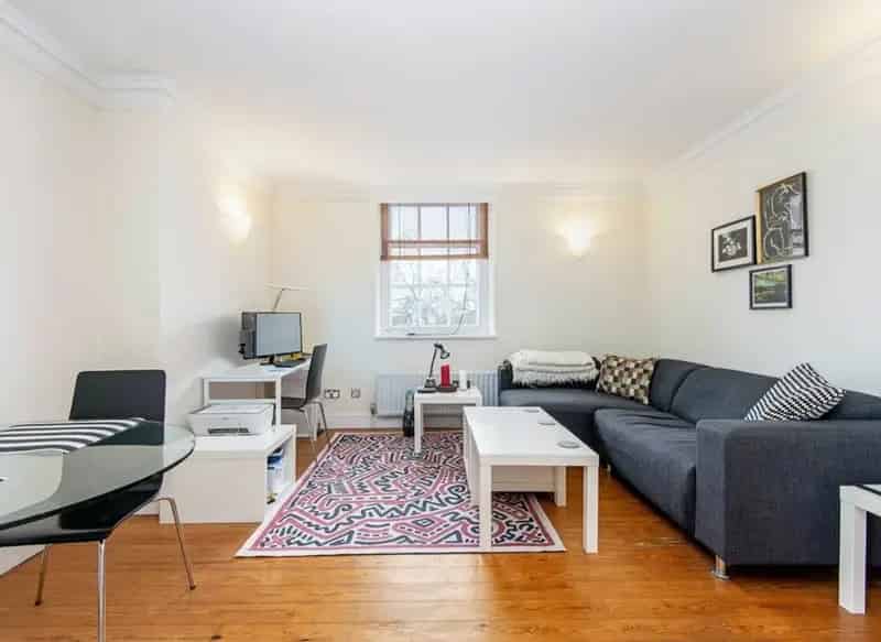 Two Double Bedroom Apartment near Bow Road Station