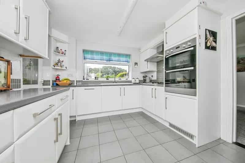3 Bed House with Garage and Large Garden
