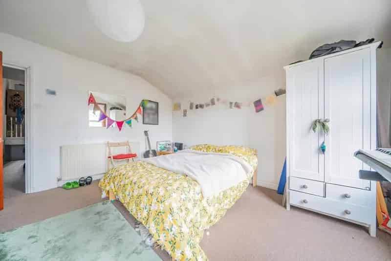 Charming 3-Bed First Floor Conversion 842 Sqft