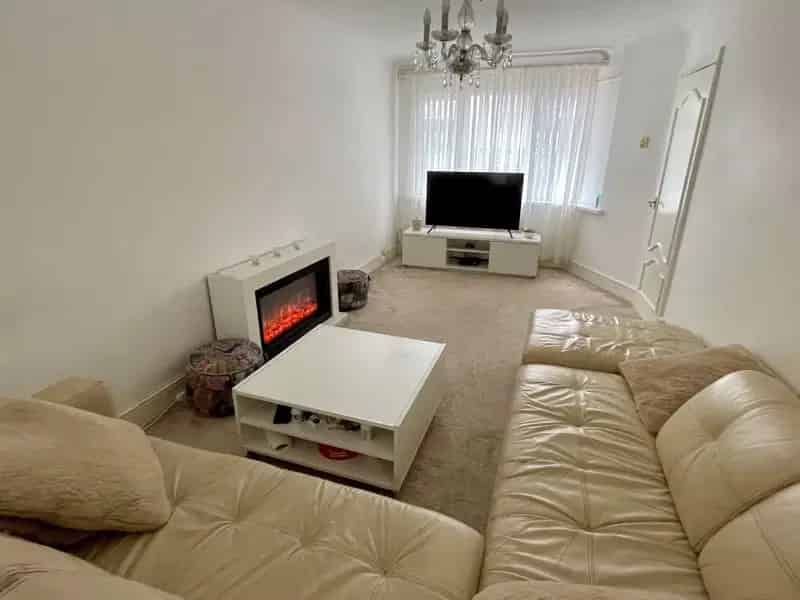 2 Bedroom Semi Detached House to Rent