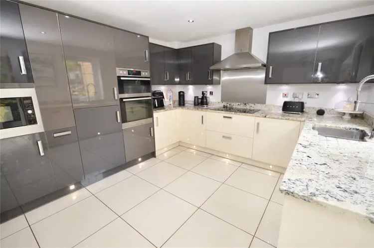 House For Sale in Leeds, England