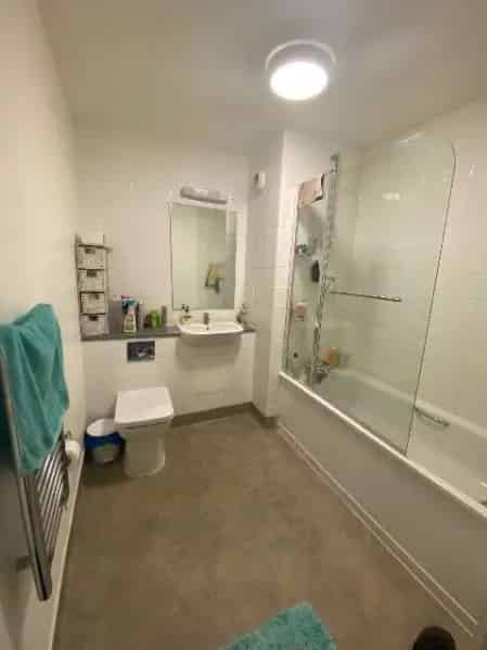 3 or 4 Bedroom Modern Home Near Barking Station