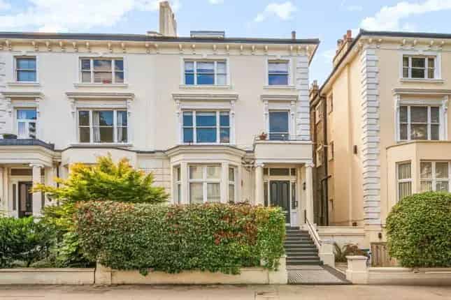 Flat for sale in Belsize Park, Belsize Park, London NW3