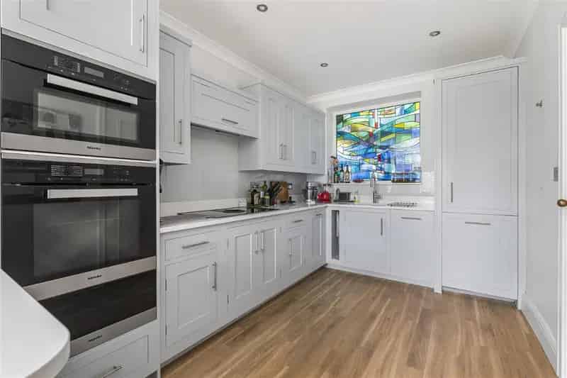 4 Bed Flat for Sale in Prestigious Bath Hill Court Bournemouth