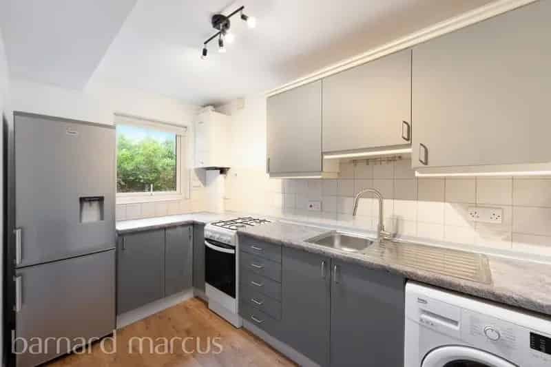 2 Bedroom Flat Near Norbiton Station - Zero Deposit Available