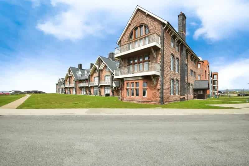 1 Bedroom Flat near Rest Bay Beach and Royal Porthcawl Golf Club