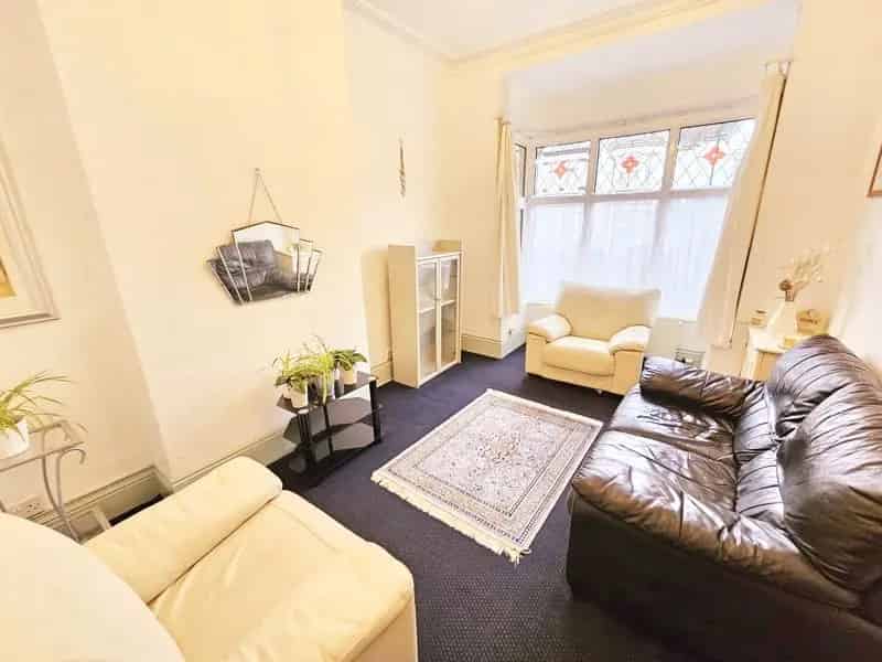 3 Bedroom End Terrace House to Rent