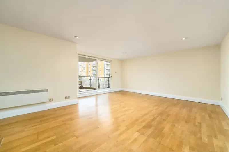 2 Bedroom Flat for Sale Riverside West Thames