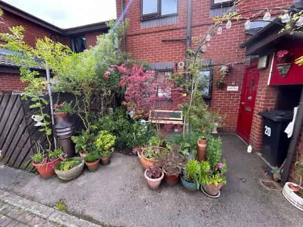 Pet-Friendly Home Near Leeds City Centre with Wet Room and Parking