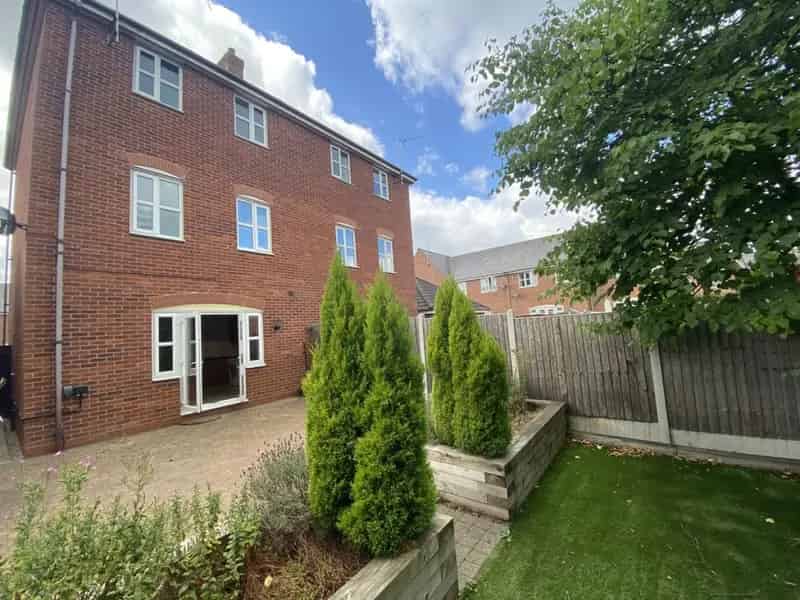 4 bedroom House
 To Rent