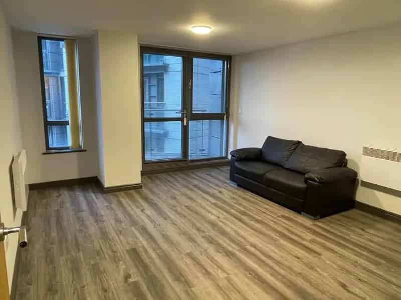 2 Bedroom Apartment Birmingham City Centre Centenary Plaza Available May 5 2025