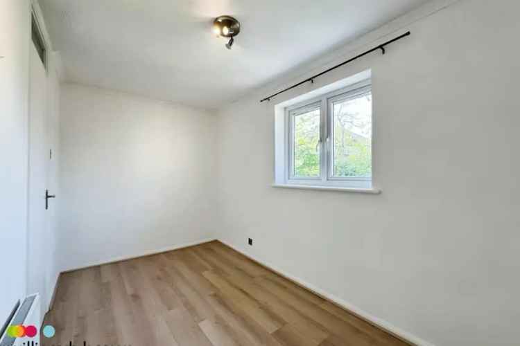 2 Bed Semi-Detached House with Garage and Parking