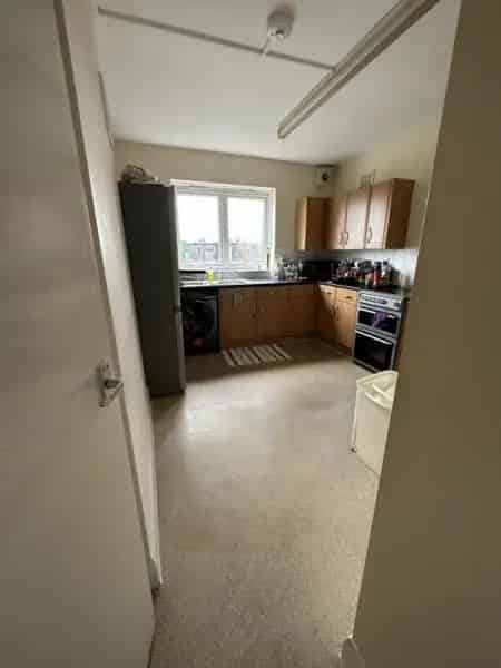 One Bedroom Maisonette with Private Rooftop Balcony NW10