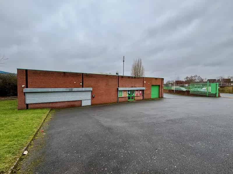 Trade Counter Unit Northampton - Secure Yard, Loading Doors