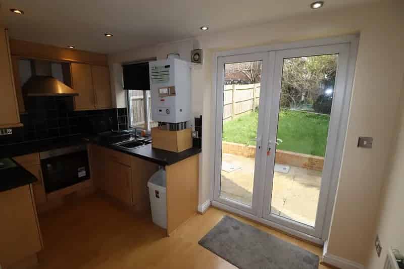 Two Bedroom End Terraced House Near Brentwood High Street and Station